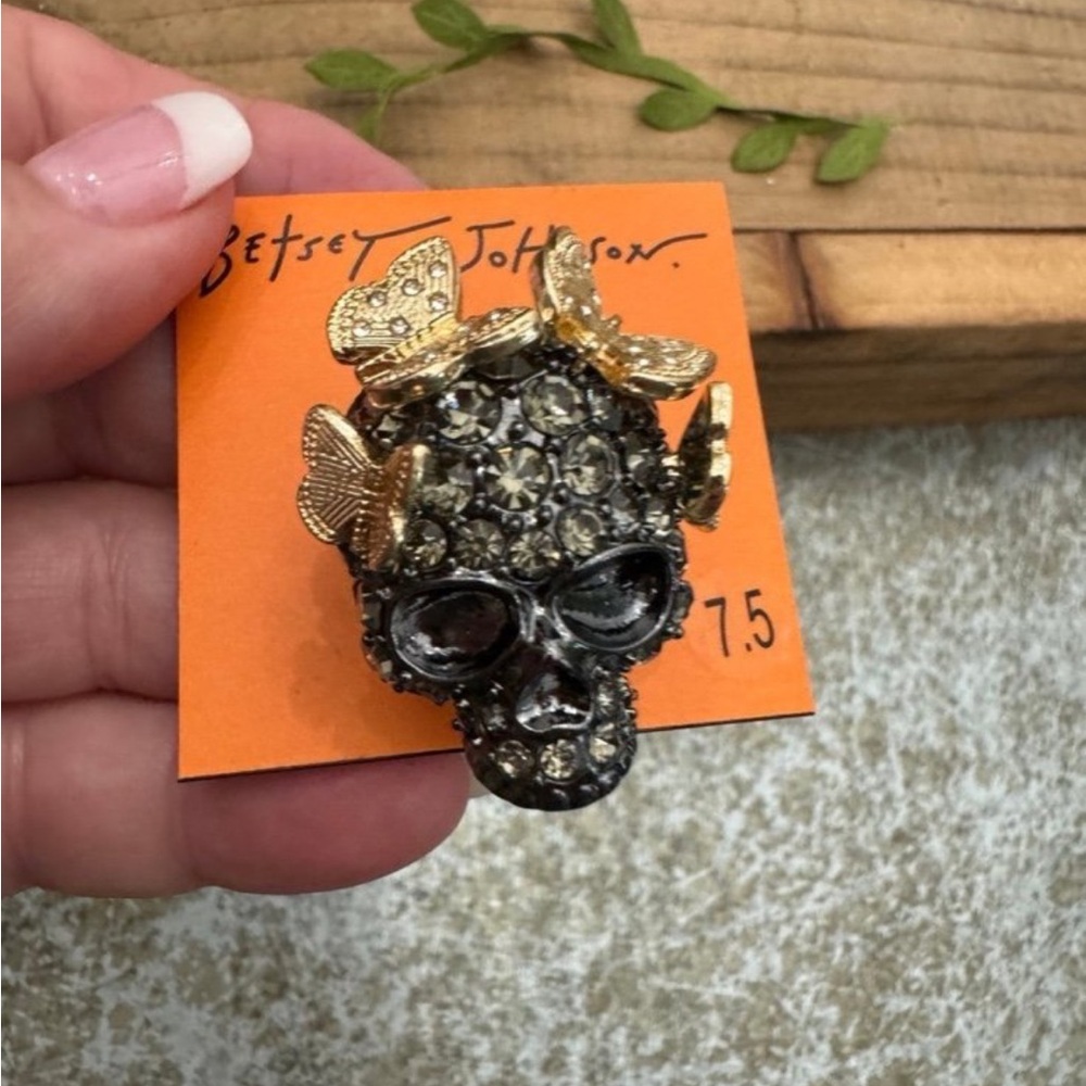 Betsey Johnson Halloween Skull/Butterflies skull ring
